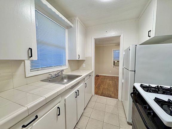 5th image of 2714 F St APT 5
