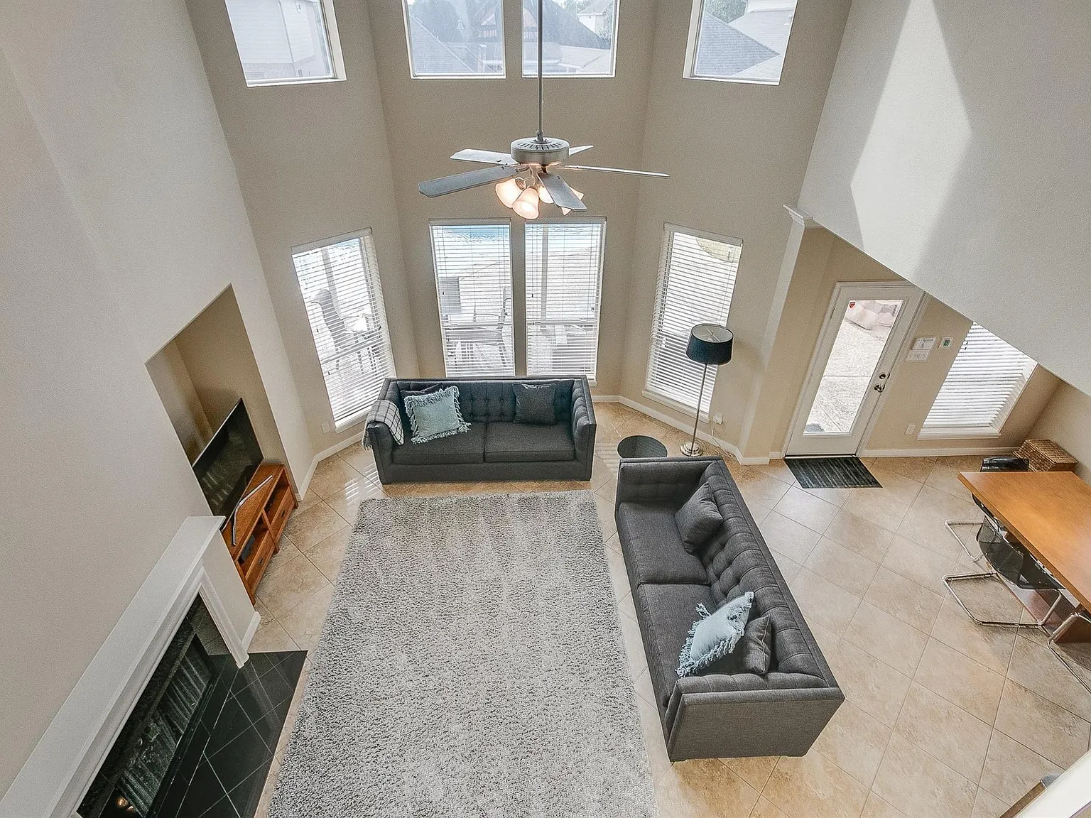4 bed, 3.5 bath, 3350 sqft, $3,950 — Photo 4