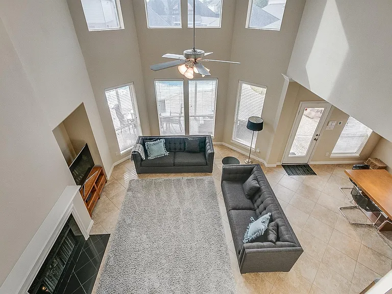 4618 Ambrosia Springs Ln — Photo 4