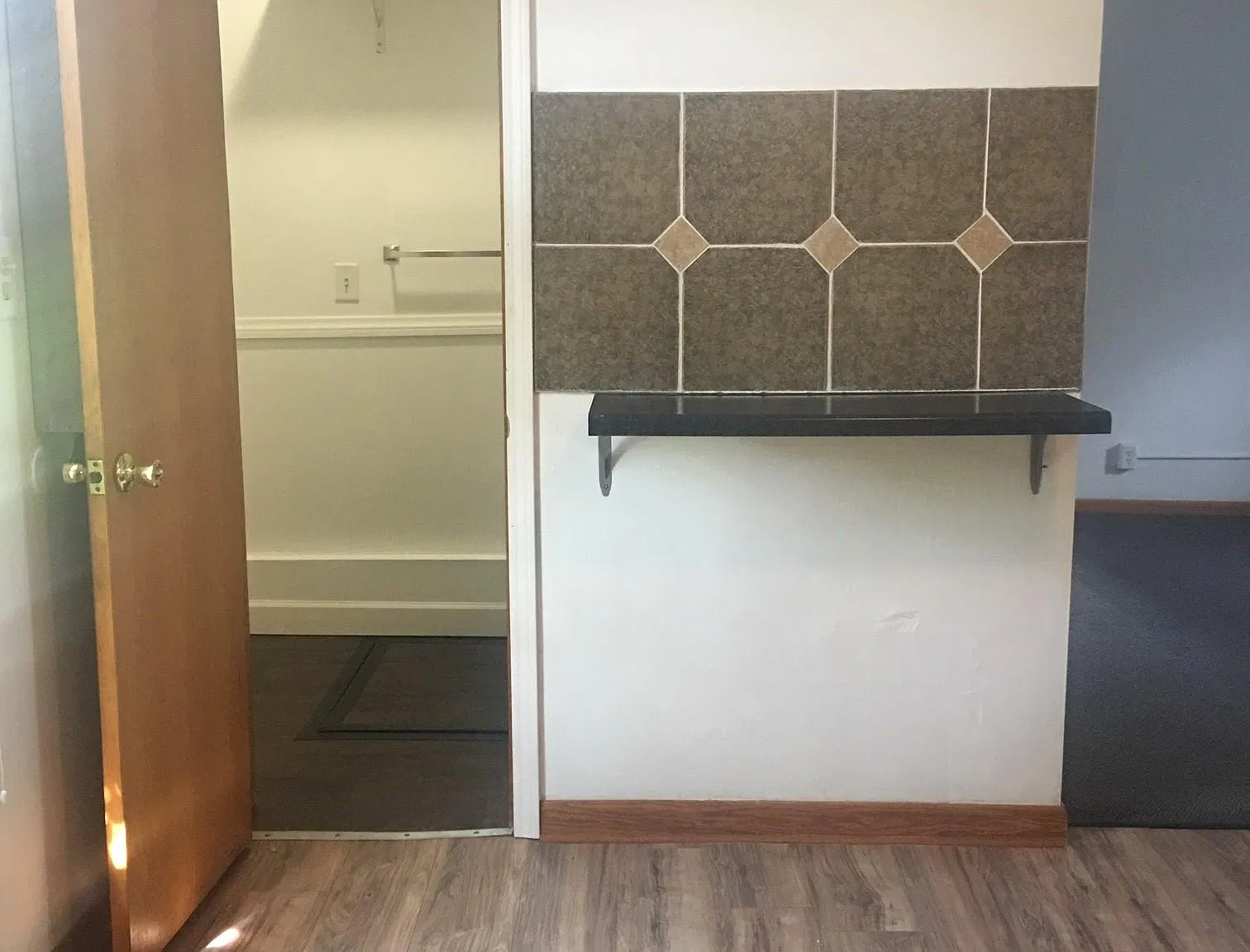 4 bed, 1027 sqft, $1,940 — Photo 4