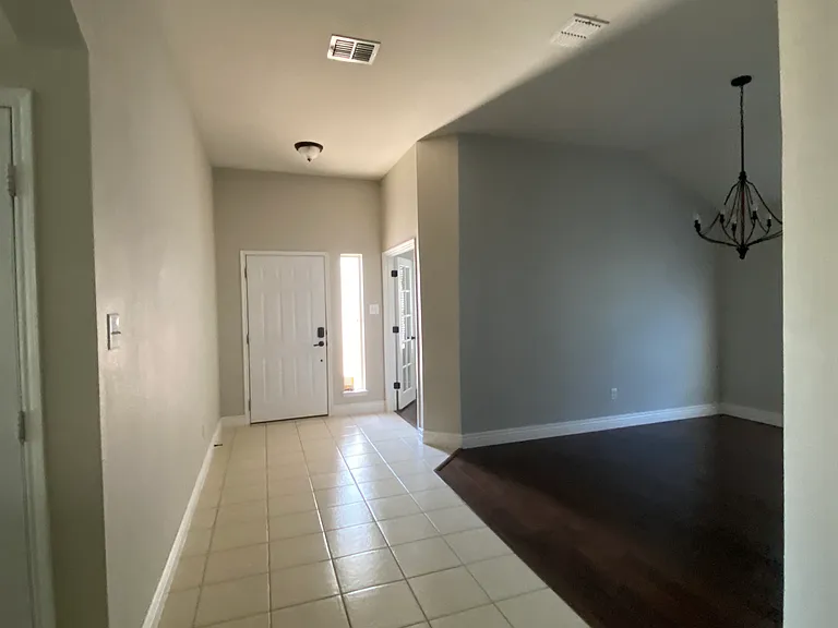 10413 Trevino Ln — Photo 24