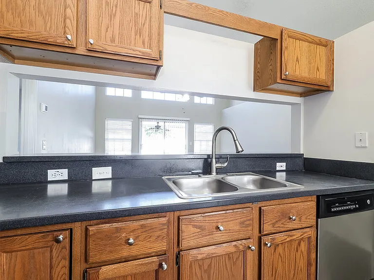 931 Rivecon Ave — Photo 8