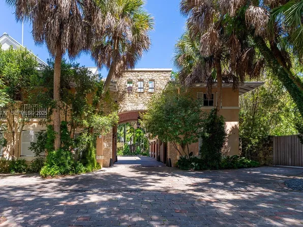 3585 Anchorage Way, Miami, FL 33133