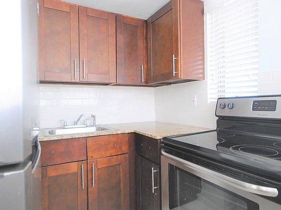 5th image of 7931 East Dr #400