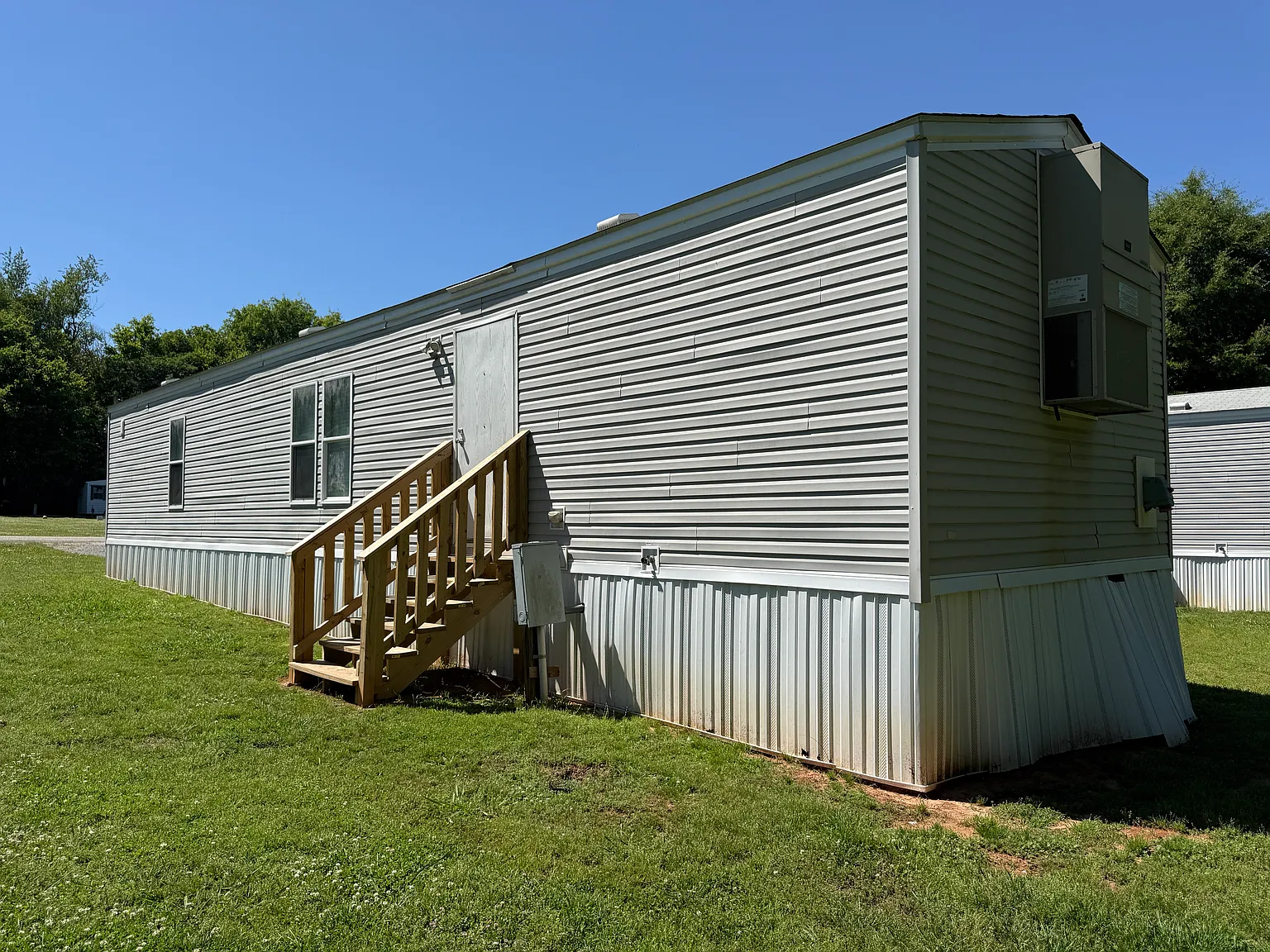 3 bed, $995 — Photo 1