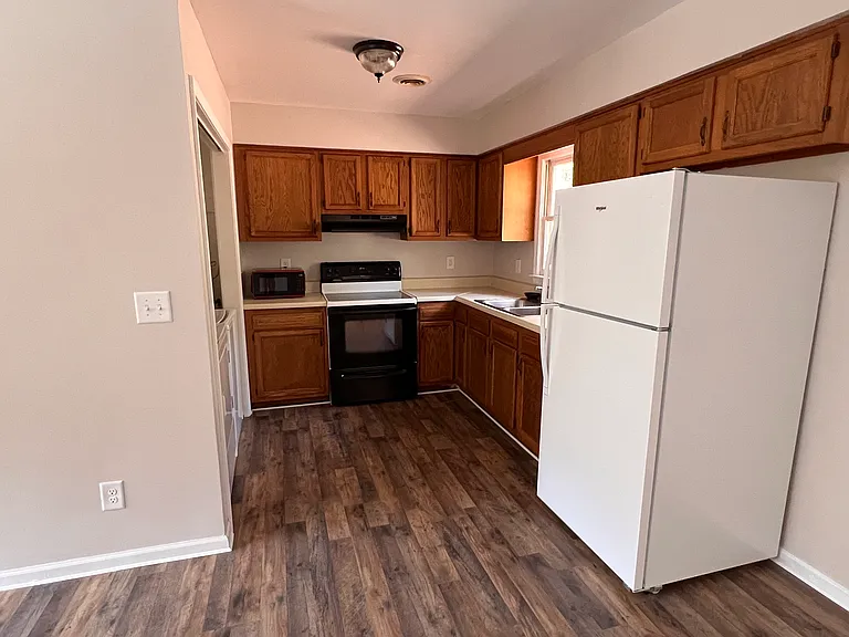 1828 Memorial Hwy — Photo 9