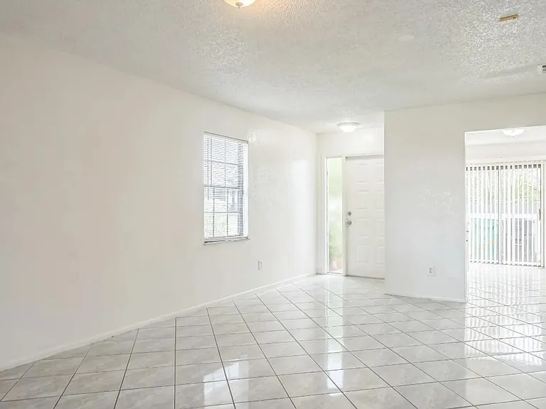 350 SW Colesbury Ave #350 — Photo 9