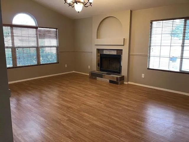 4 bed, 2.5 bath, 2558 sqft, $2,995 — Photo 3