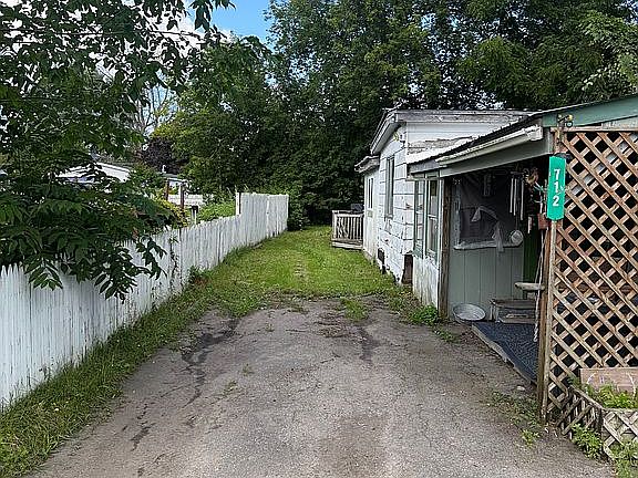 2nd image of 712 Linden St