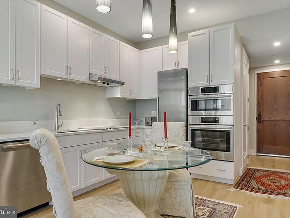 4th image of 801 N Fairfax St #410