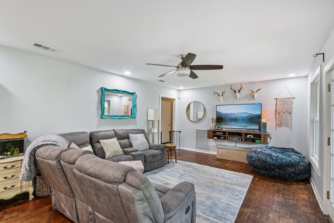 next background image