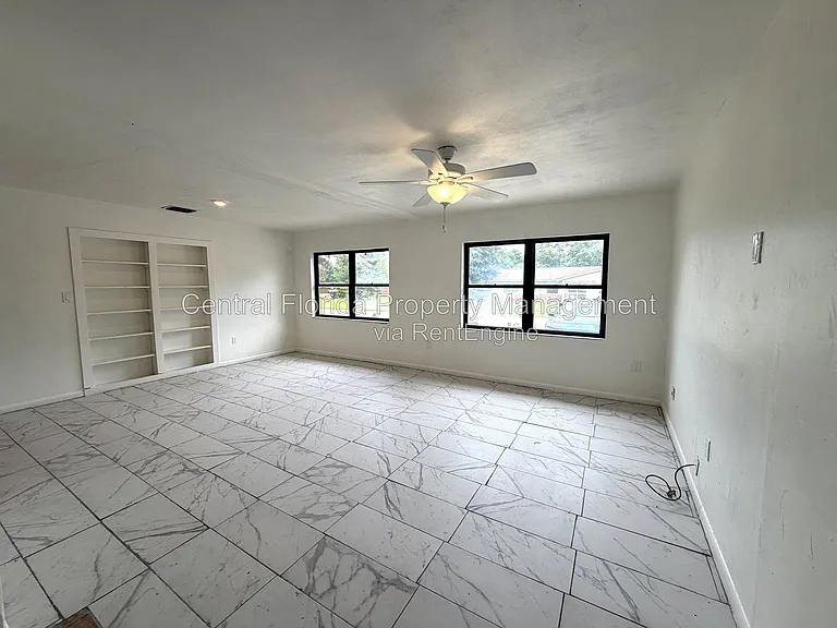 1624 Ferndell Rd — Photo 5