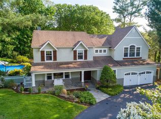 37 Fox Hunt Ln, Cold Spring Harbor, NY 11724