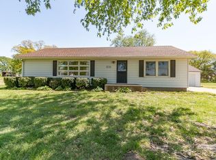 1728 E 1500th Rd, Lawrence, KS 66044