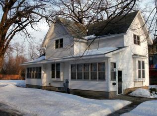 711 School St, Waupaca, WI 54981