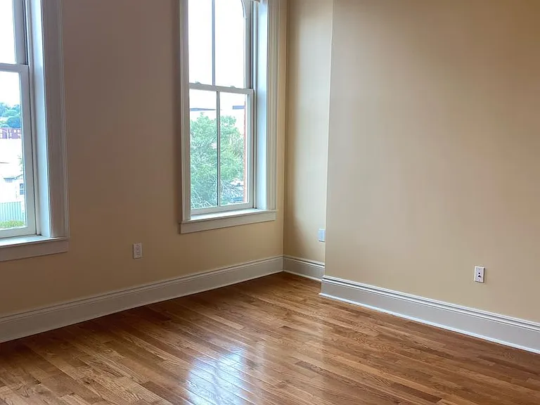 401 N Brady St — Photo 4