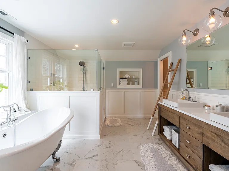 7514 E Green Lake Dr N — Photo 36
