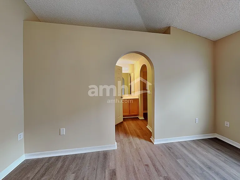 2056 Redwood Cir NE — Photo 7