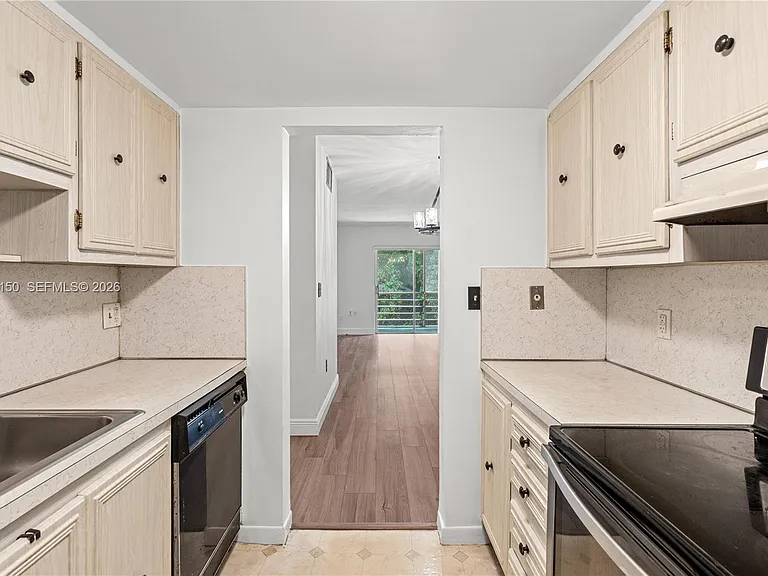 15888 SW 95th Ave #317 — Photo 6