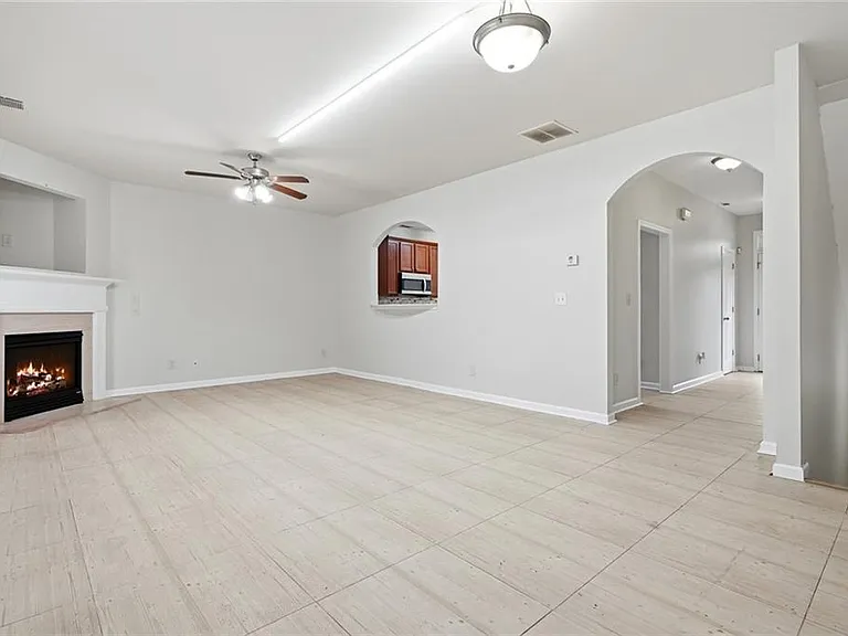 6199 Thorncrest Dr — Photo 5