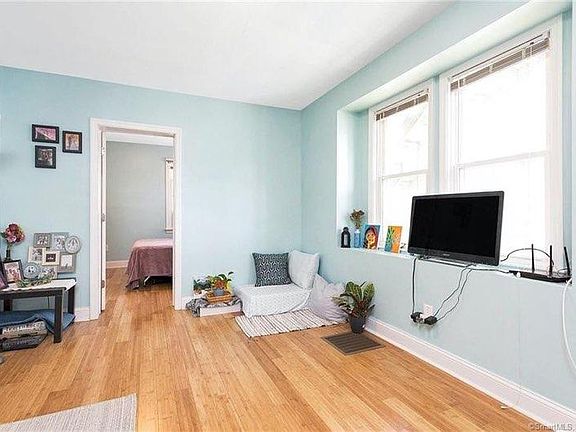 4th image of 1 Lincoln Ave #1
