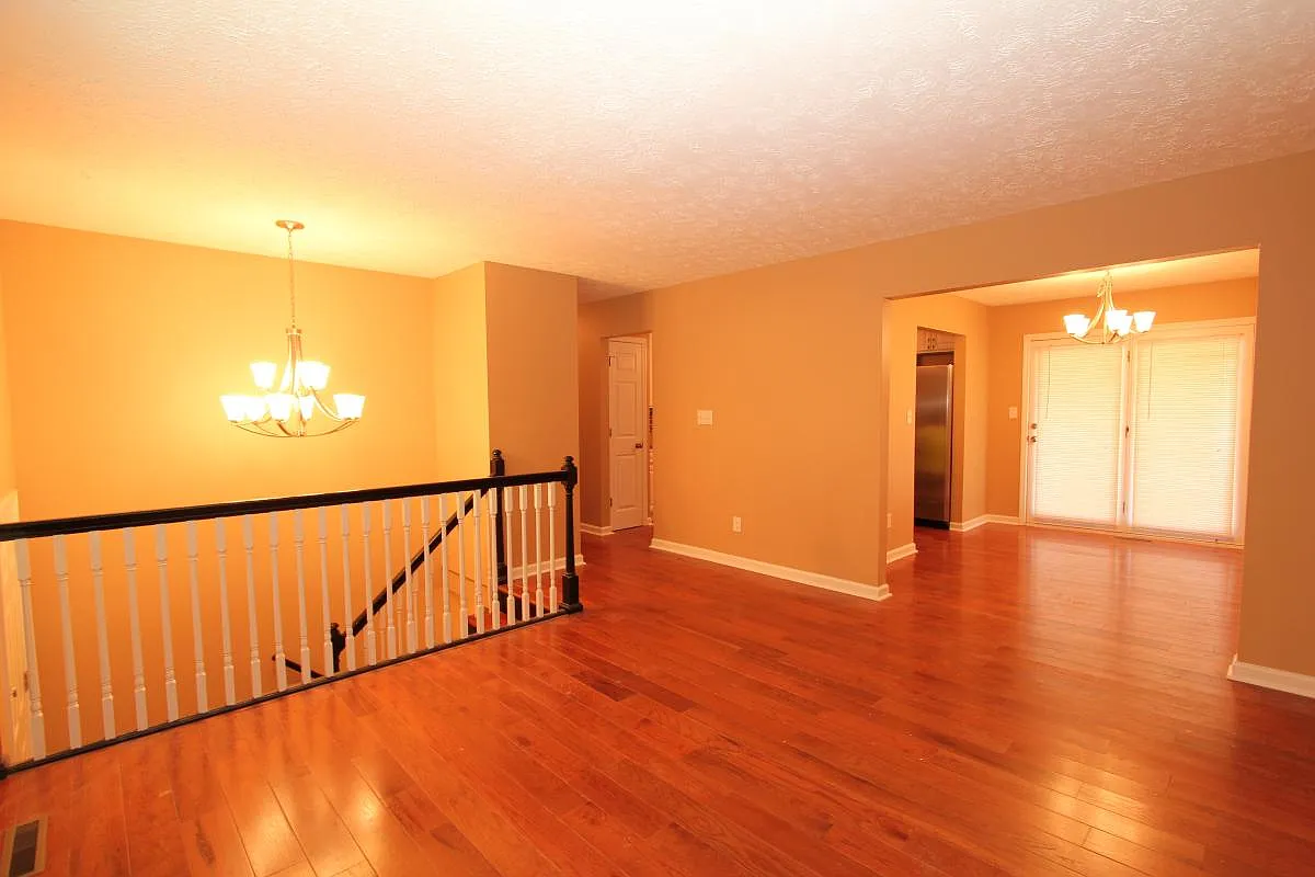 4 bed, 2.5 bath, 1812 sqft, $2,300 — Photo 3