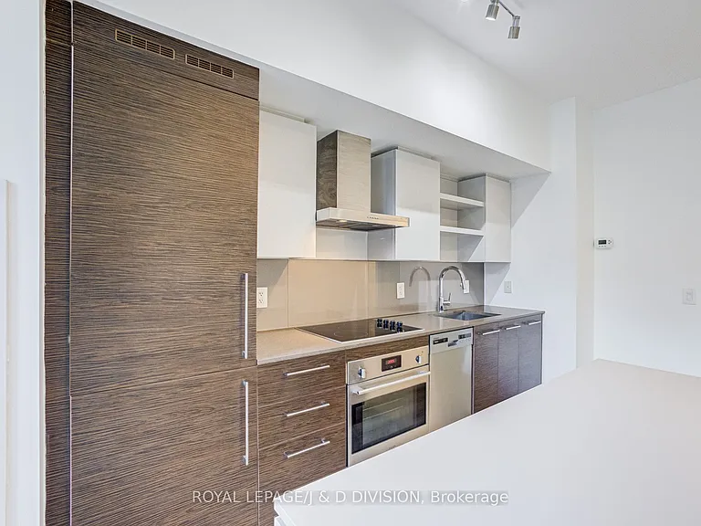 1030 King St W #435 — Photo 14