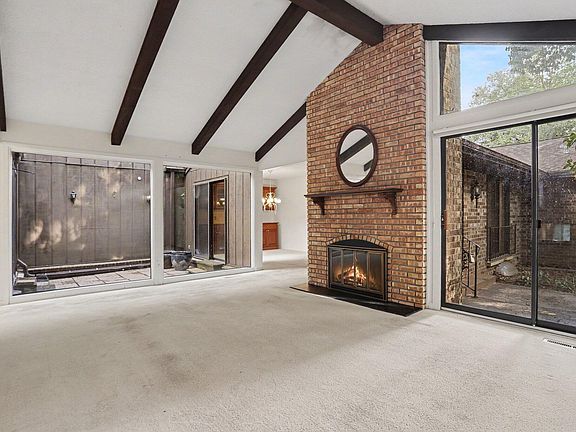 4th image of 3649 Woodcliff Dr