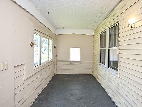 4th image of 1422 Cedar Ave