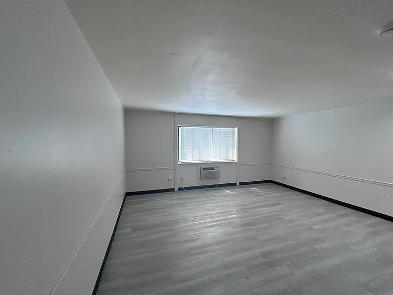 4020 Lindell Blvd #308 — Photo 9