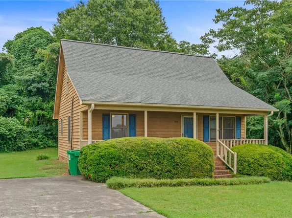 318 W Dalton Rd, King, NC 27021