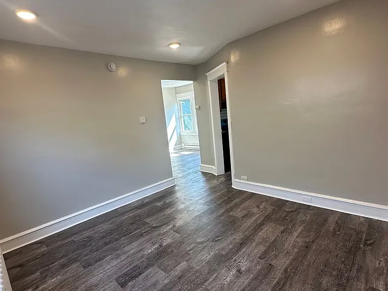 2527 Edgemont Ave — Photo 23