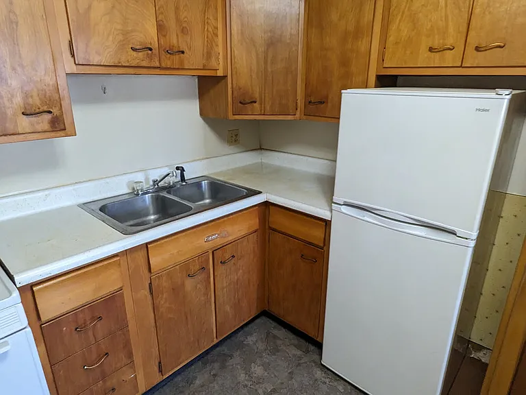 501 W Adams St #4 — Photo 3