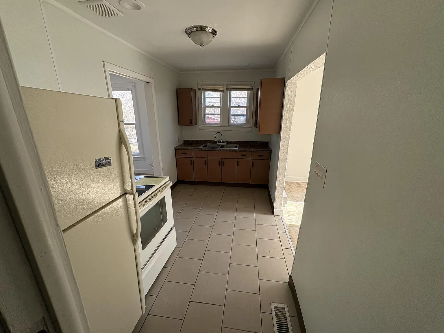 1 bed, 1.0 bath, 812 sqft, $900 — Photo 4