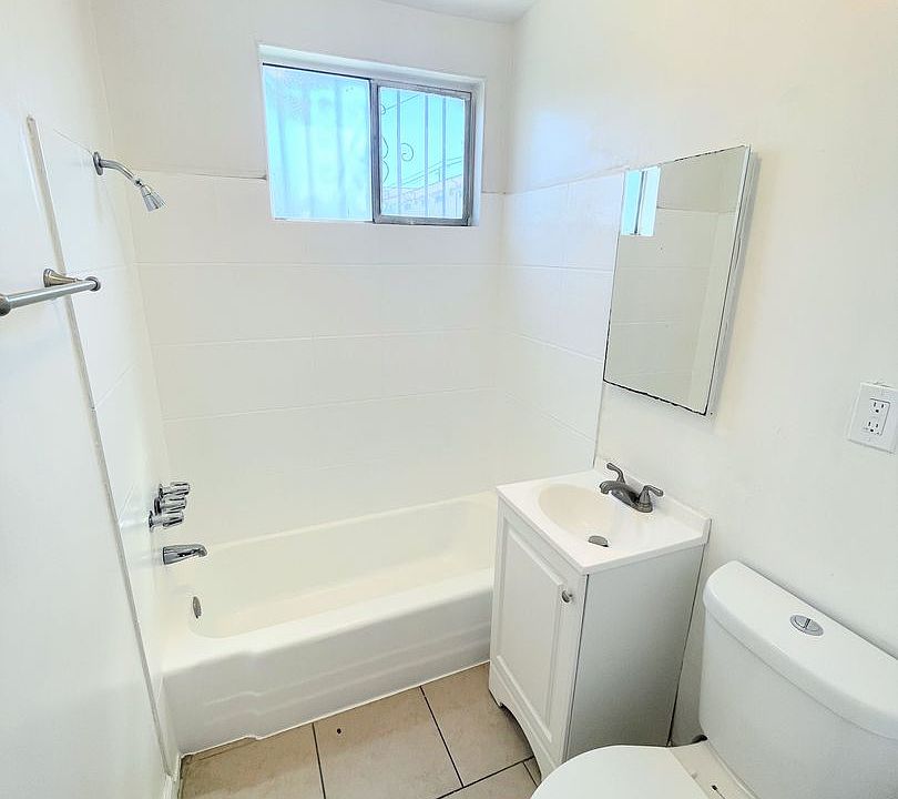 2nd image of 7427 S Figueroa St APT 4