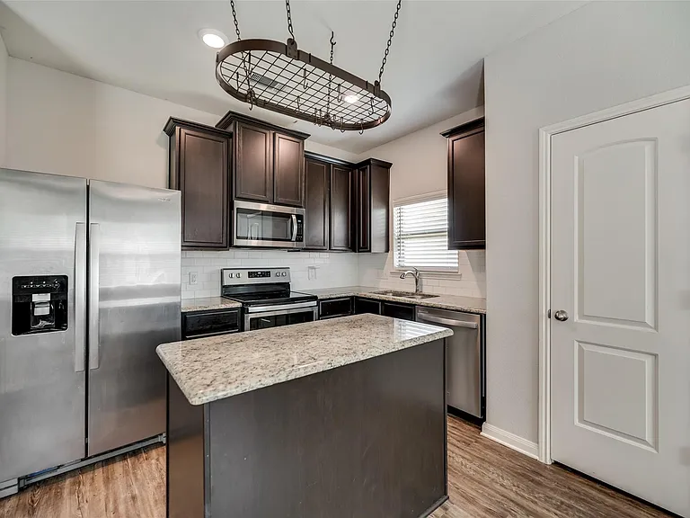 1503 Hill Top Ct — Photo 13