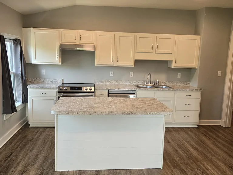 1731 Edenside Ave #R3 — Photo 1