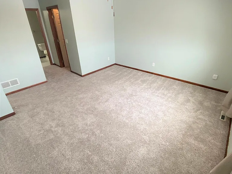 19360 Claremont Dr — Photo 16