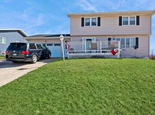 1704 Chestnut Ln NE, Cedar Rapids, IA 52402