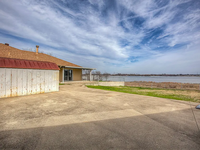4804 Edgewater Dr — Photo 38