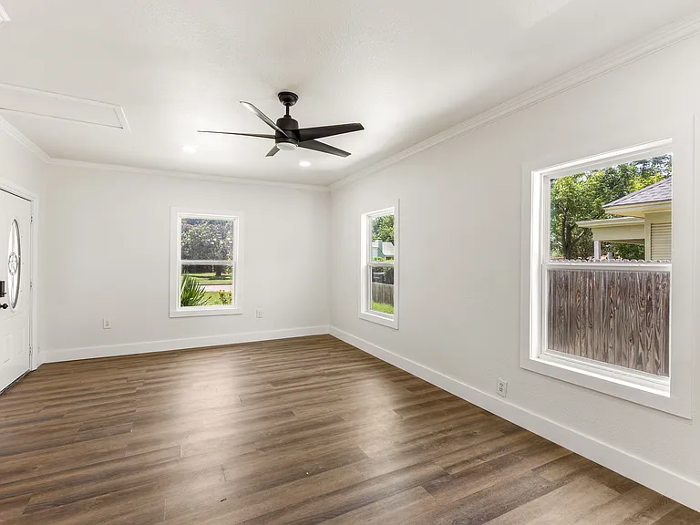 418 Lillian St — Photo 22