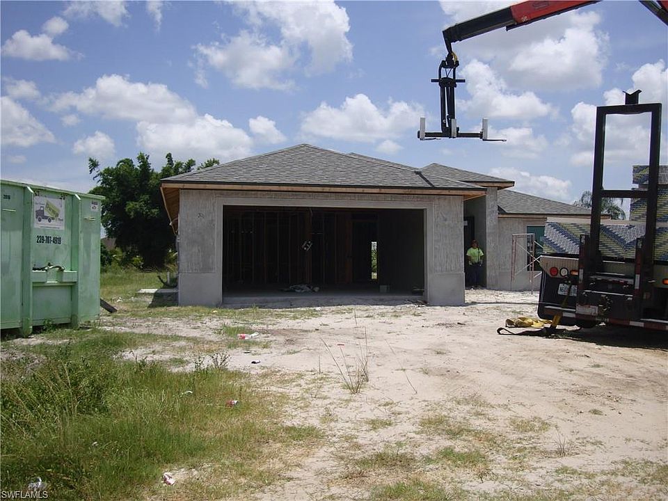 2nd image of 663 Carrillon Ave S