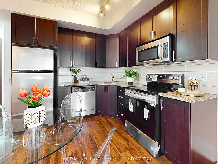 560 Front St W #1232 — Photo 7