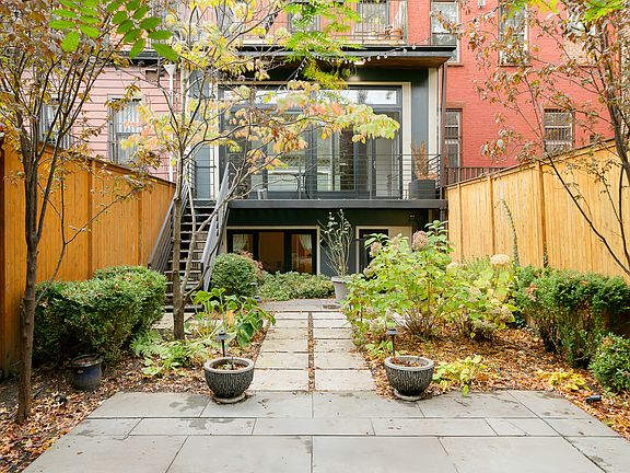 5th image of 215 Clermont Ave #1
