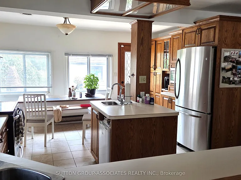 1099 Poplar Rd — Photo 9