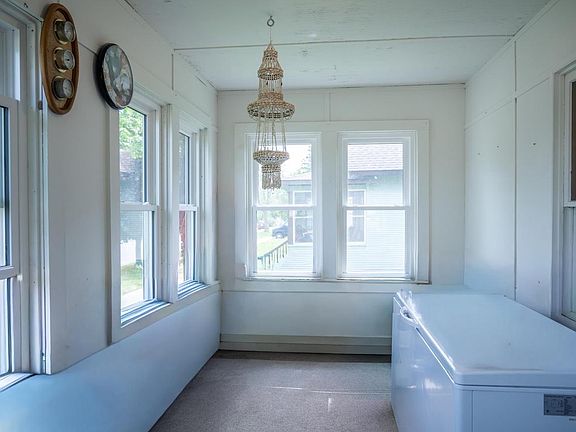 5th image of 647 Pine Avenue