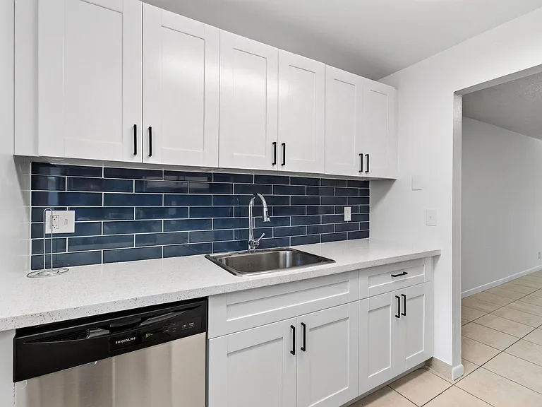 450 SW 2nd Ave #205 — Photo 4