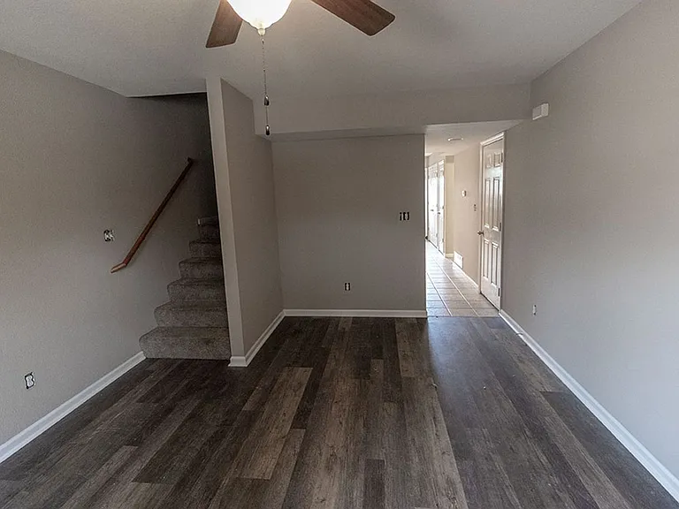 1302 E Brown School Rd — Photo 3