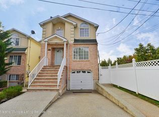 74 Pheasant Ln #2, Staten Island, NY 10309