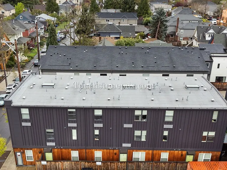424 NE Jessup St #11 — Photo 3